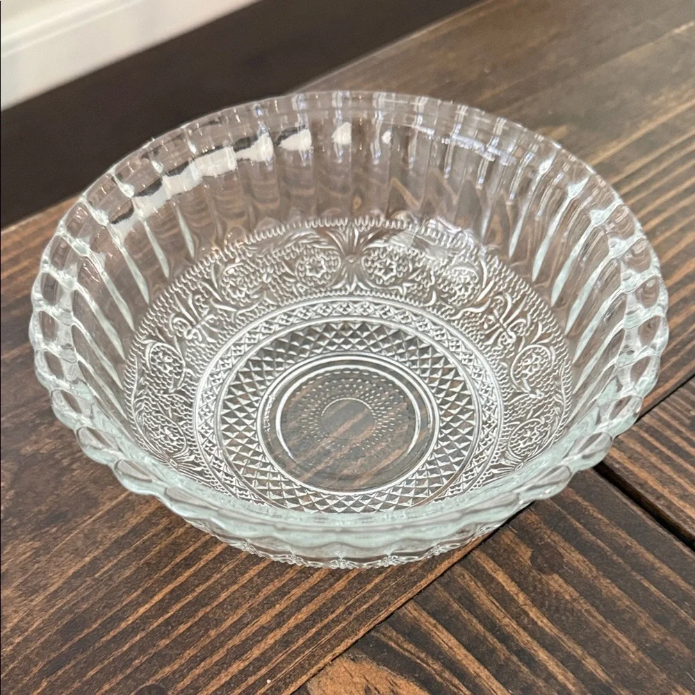 Elegant Clear Glass Decorative Bowl with Lid
